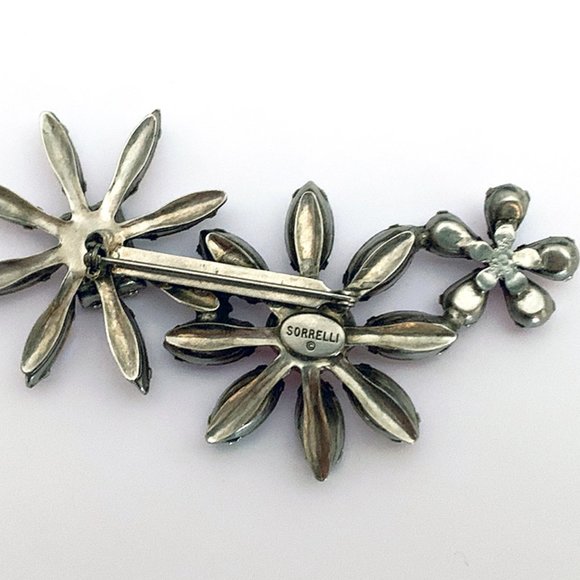 Vintage SORRELLI Large 3-Flower Cluster Brooch Pin with Swarovski Crystals - Picture 2 of 6